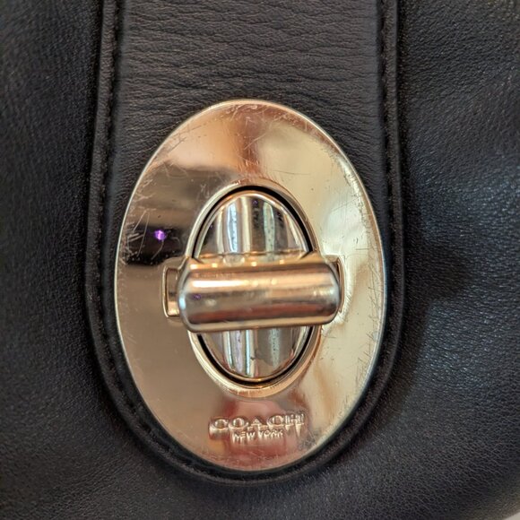 Coach Madison Carlyle Black Leather Shoulder Bag Gold Turnlock - Picture 7 of 14